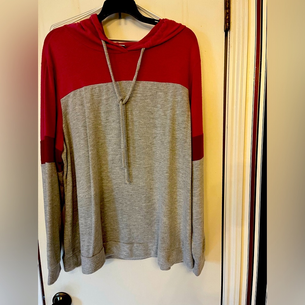 Three Color Hoodie in Ladies Size 18/20 from Cato